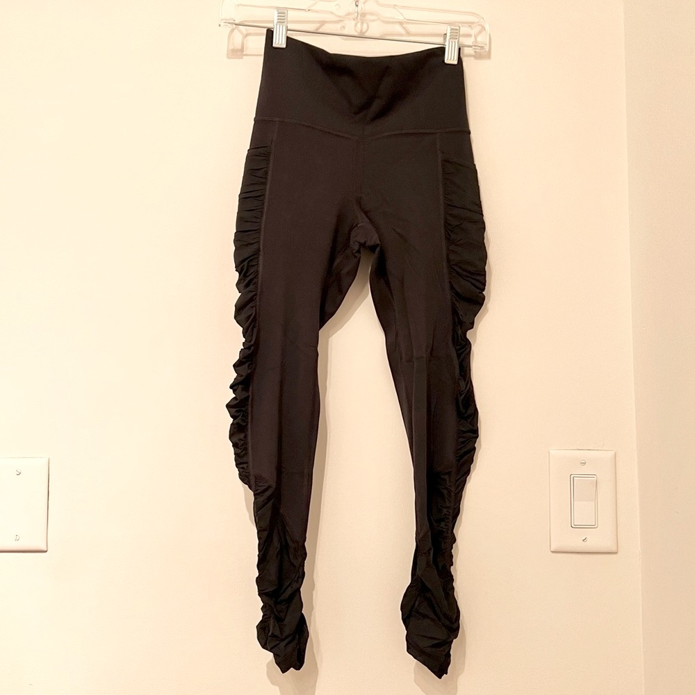 Athleta Mesh Me Up 7/8 tight Xs Black